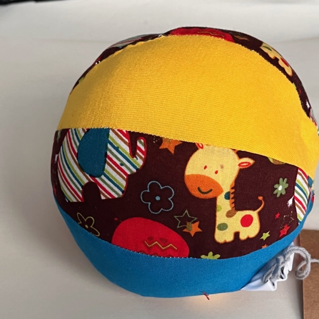 Foto 2 bij artikel "Baby speelbal 'Olifantje/Giraf'".